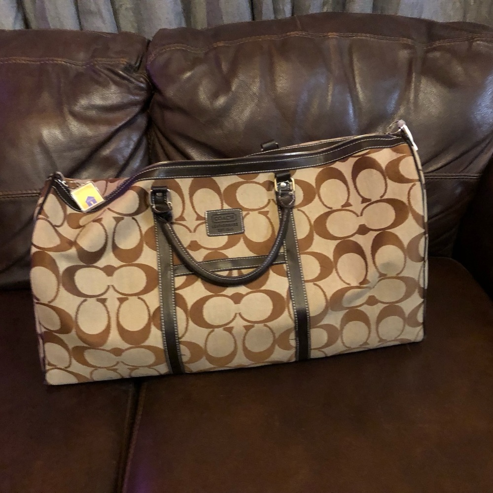 XLARGE coach bag, used no stains. Very good condition. Buyer pays shipping